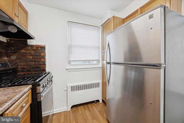 206 W PARKWAY AVE, Chester, PA 19013