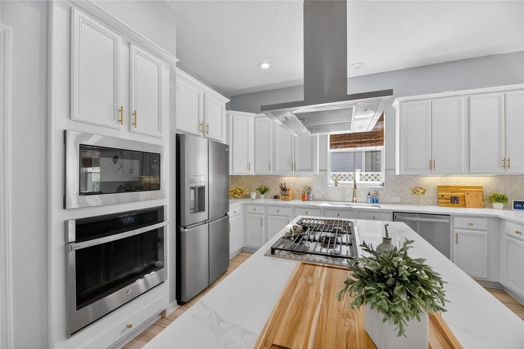 Image 20 of property listing at 5240 BRIGHTON SHORE DRIVE, Apollo Beach, FL 33572