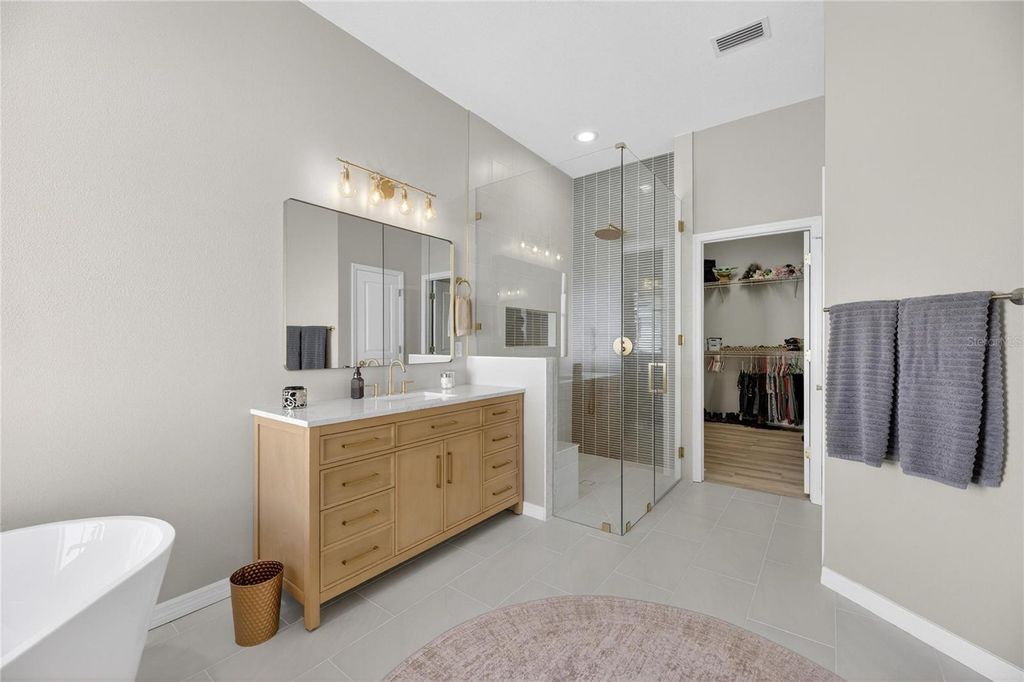 Image 41 of property listing at 5240 BRIGHTON SHORE DRIVE, Apollo Beach, FL 33572