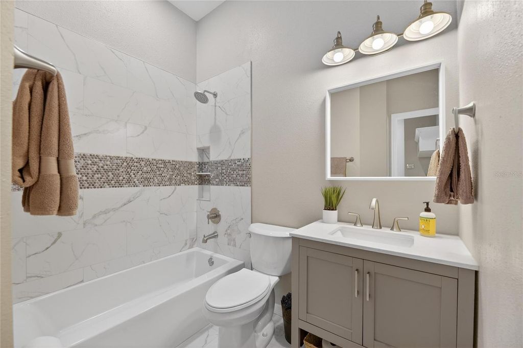 Image 51 of property listing at 5240 BRIGHTON SHORE DRIVE, Apollo Beach, FL 33572