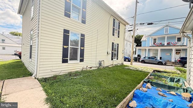 19 E BURD ST, Shippensburg, PA 17257