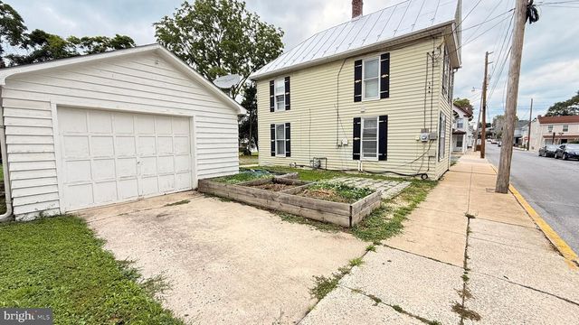 19 E BURD ST, Shippensburg, PA 17257