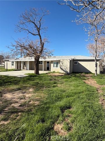 9047 10th Ave, Hesperia, CA 92345