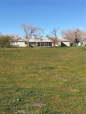 9047 10th Ave, Hesperia, CA 92345