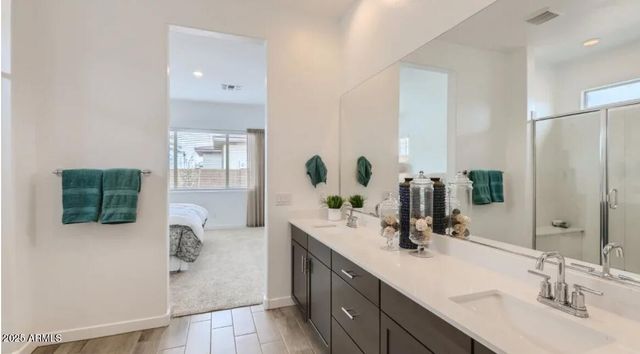 8014 W ROWEL Road, Peoria, AZ 85383