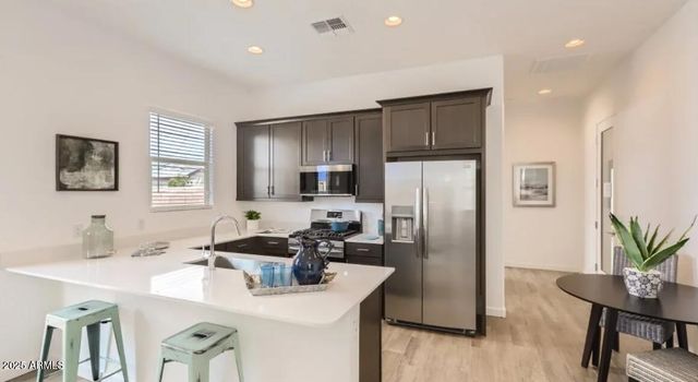 8014 W ROWEL Road, Peoria, AZ 85383