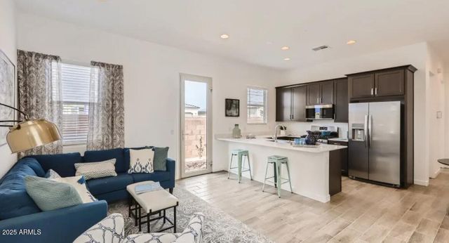 8014 W ROWEL Road, Peoria, AZ 85383