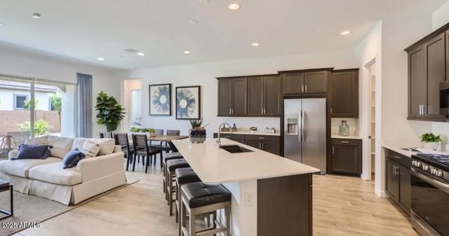 8014 W ROWEL Road, Peoria, AZ 85383