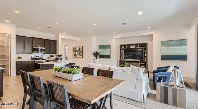 8014 W ROWEL Road, Peoria, AZ 85383