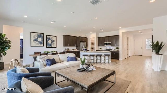 8014 W ROWEL Road, Peoria, AZ 85383