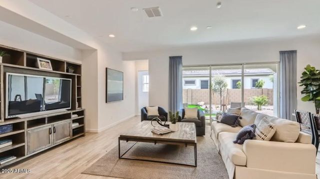 8014 W ROWEL Road, Peoria, AZ 85383