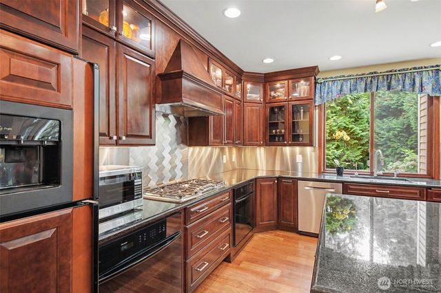 16657 SE 49th Street, Bellevue, WA 98006