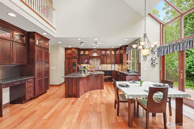 16657 SE 49th Street, Bellevue, WA 98006