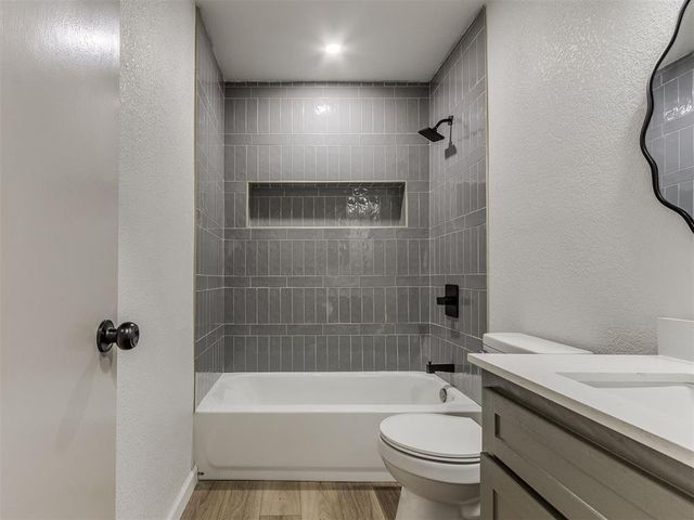 1032 Harrison Street, Harrah, OK 73045