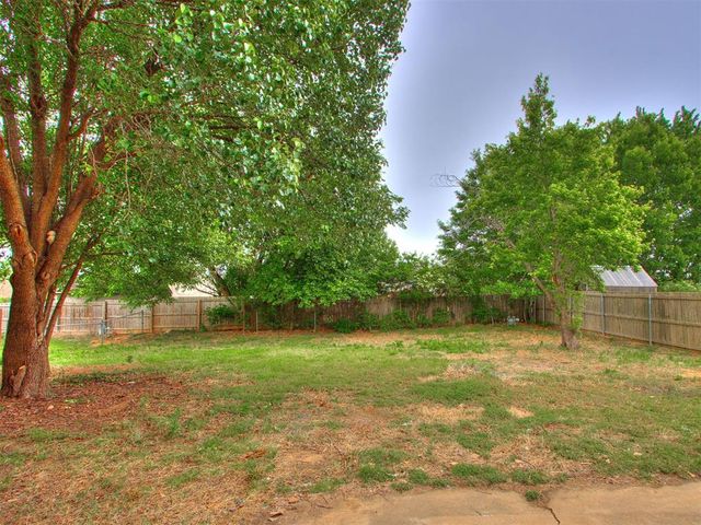 1032 Harrison Street, Harrah, OK 73045