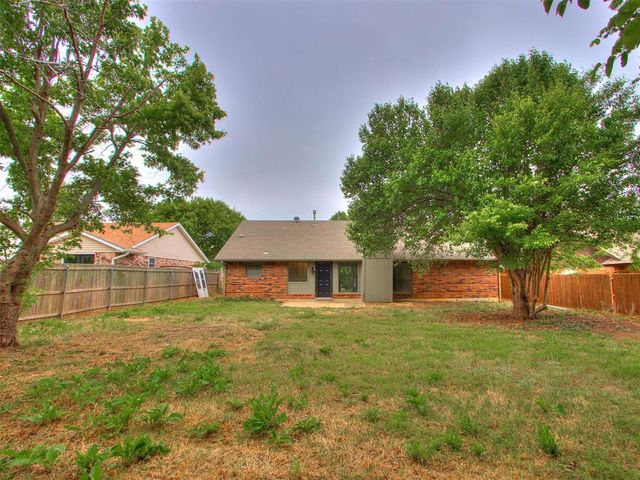 1032 Harrison Street, Harrah, OK 73045