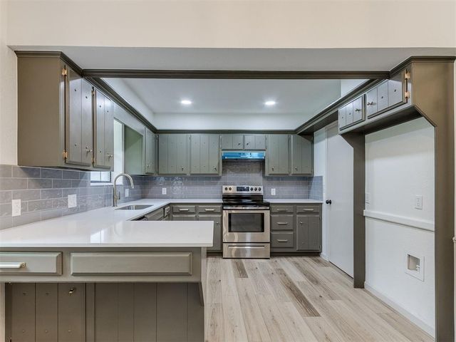 1032 Harrison Street, Harrah, OK 73045