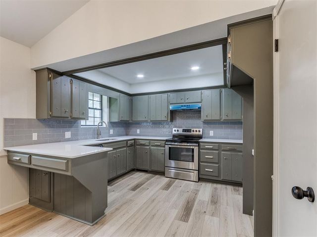 1032 Harrison Street, Harrah, OK 73045