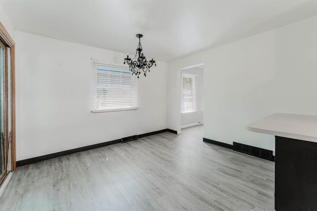 702 W 11TH AVENUE, Oshkosh, WI 54902