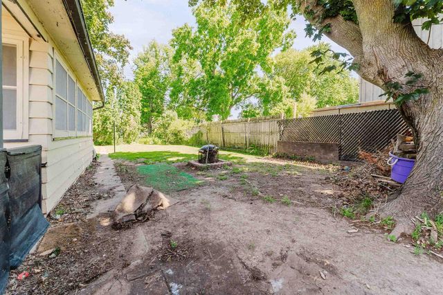 702 W 11TH AVENUE, Oshkosh, WI 54902