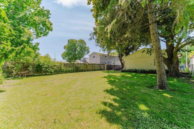 702 W 11TH AVENUE, Oshkosh, WI 54902