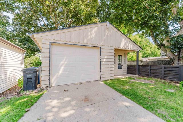 702 W 11TH AVENUE, Oshkosh, WI 54902