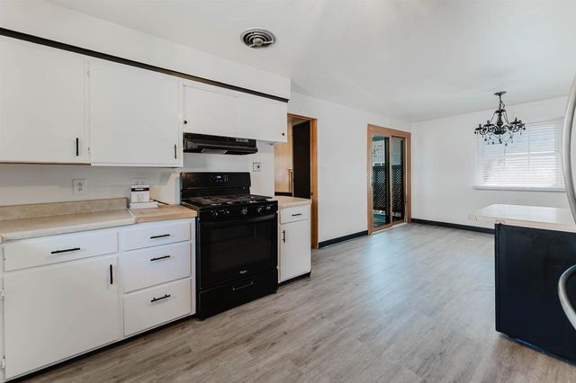 702 W 11TH AVENUE, Oshkosh, WI 54902