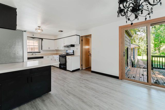 702 W 11TH AVENUE, Oshkosh, WI 54902