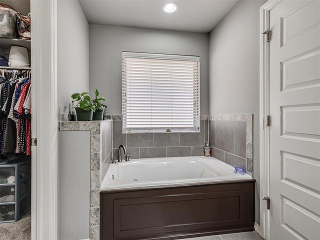 3908 Lakeshire Ridge Court, Edmond, OK 73034