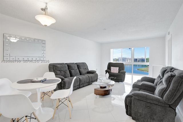 8400 Sunrise Lakes Blvd 312, Sunrise, FL 33322