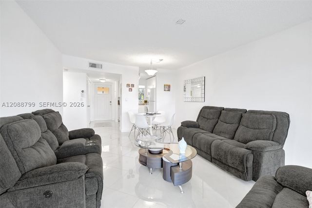 8400 Sunrise Lakes Blvd 312, Sunrise, FL 33322
