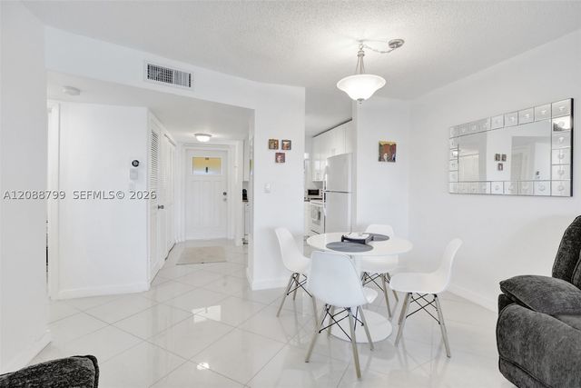 8400 Sunrise Lakes Blvd 312, Sunrise, FL 33322