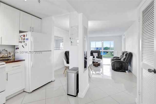 8400 Sunrise Lakes Blvd 312, Sunrise, FL 33322