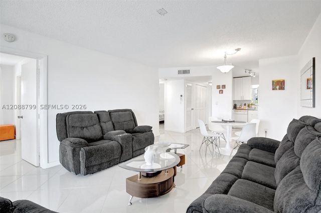 8400 Sunrise Lakes Blvd 312, Sunrise, FL 33322
