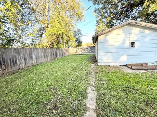 2016 S Market St, Wichita, KS 67211