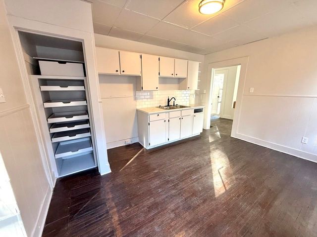 2016 S Market St, Wichita, KS 67211