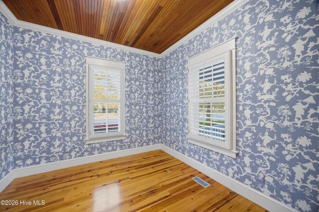 319 E Nash Street, Southport, NC 28461