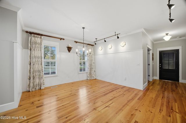 319 E Nash Street, Southport, NC 28461