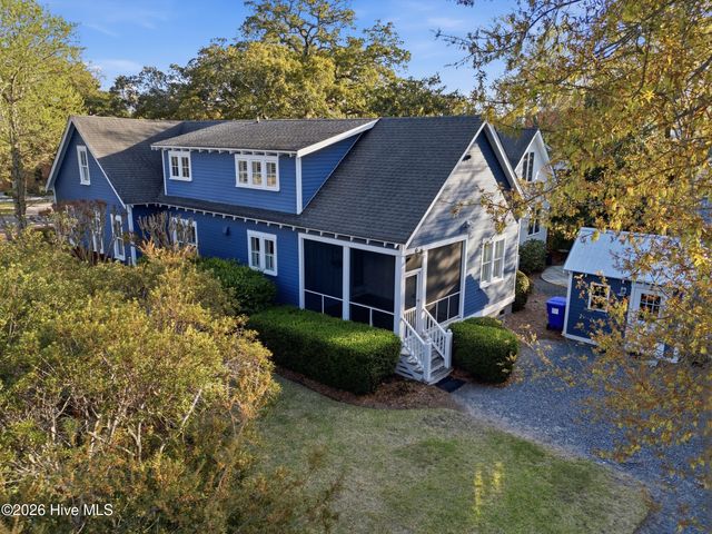 319 E Nash Street, Southport, NC 28461