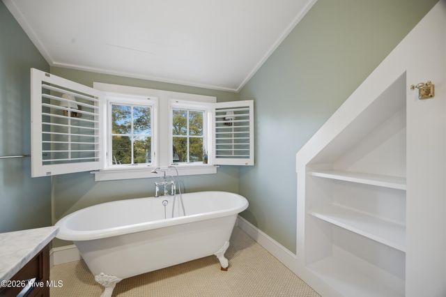 319 E Nash Street, Southport, NC 28461