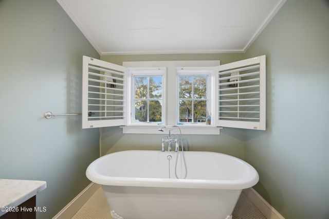 319 E Nash Street, Southport, NC 28461