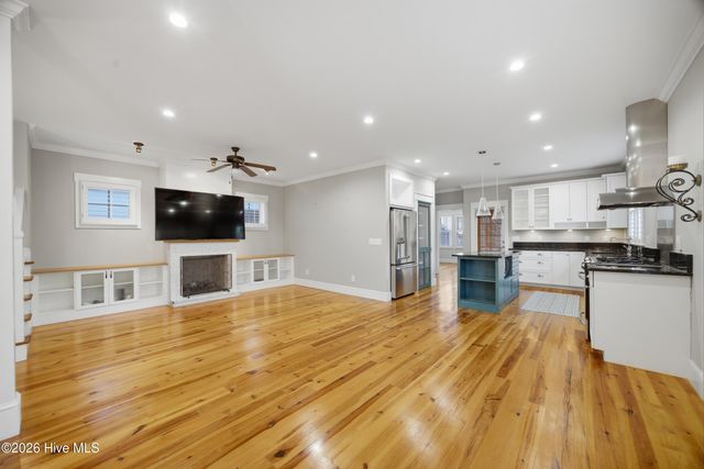 319 E Nash Street, Southport, NC 28461