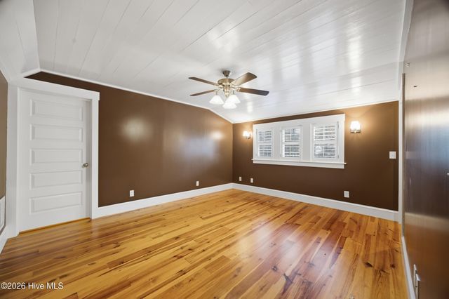 319 E Nash Street, Southport, NC 28461