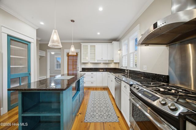 319 E Nash Street, Southport, NC 28461