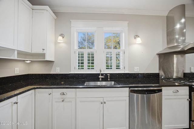 319 E Nash Street, Southport, NC 28461