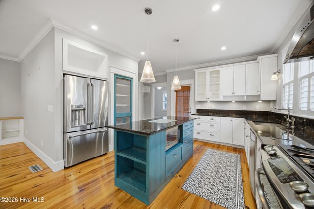 319 E Nash Street, Southport, NC 28461