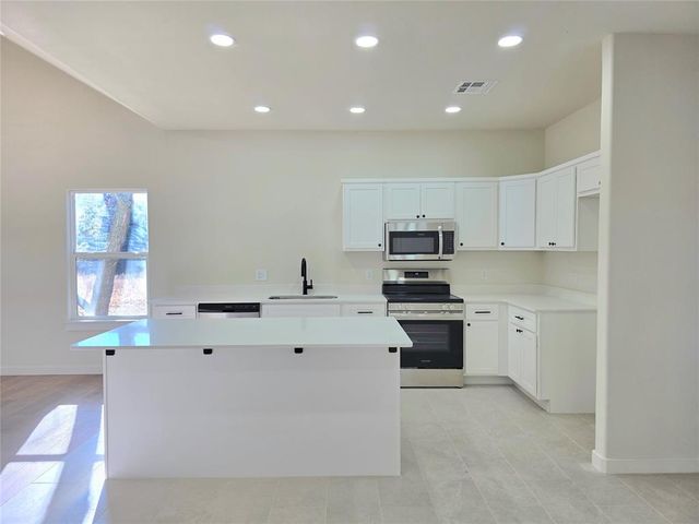 1701 E McGill Circle, Eufaula, OK 74432