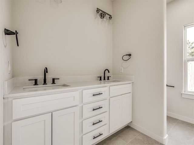 1701 E McGill Circle, Eufaula, OK 74432