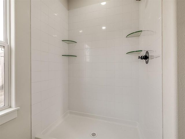 1701 E McGill Circle, Eufaula, OK 74432