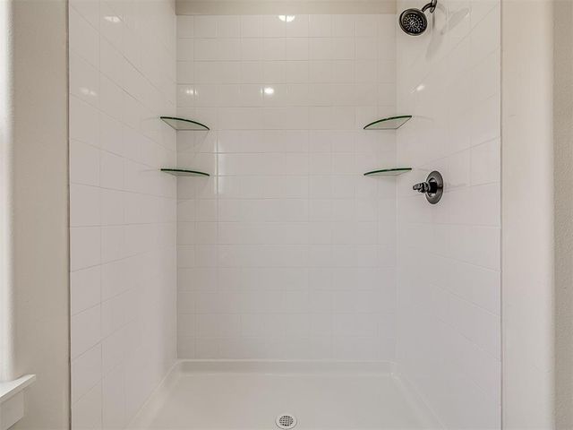 1701 E McGill Circle, Eufaula, OK 74432